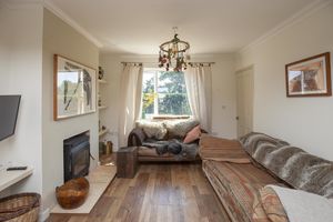 Sitting Room (2)- click for photo gallery
